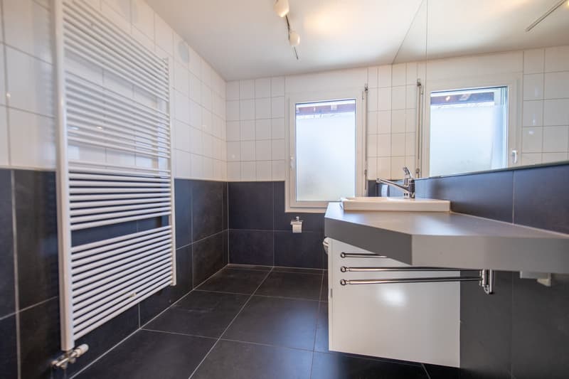 Ankommen und wohlfühlen: 6.5-Zimmer-Doppelhaushälfte in familienfreundlicher Wohnlage (12)