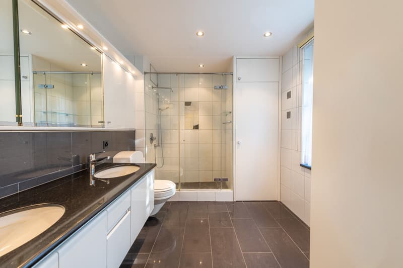 Modernes Zuhause mit Cheminée & privatem Gartenanteil (7)