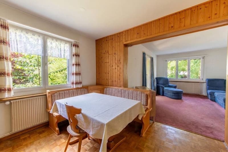 Zentrumsnahes Potenzial: Ausbaubares 5-Zimmer-Einfamilienhaus mit grosszügigem Garten (4)