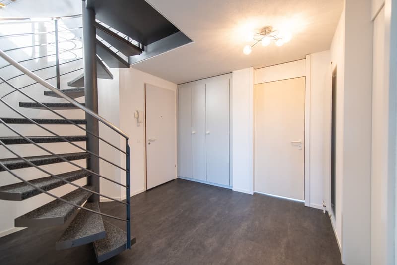Zentral und ruhig: Helle 3.5-Zimmer-Duplex-Wohnung mit Wintergarten und Balkon (10)