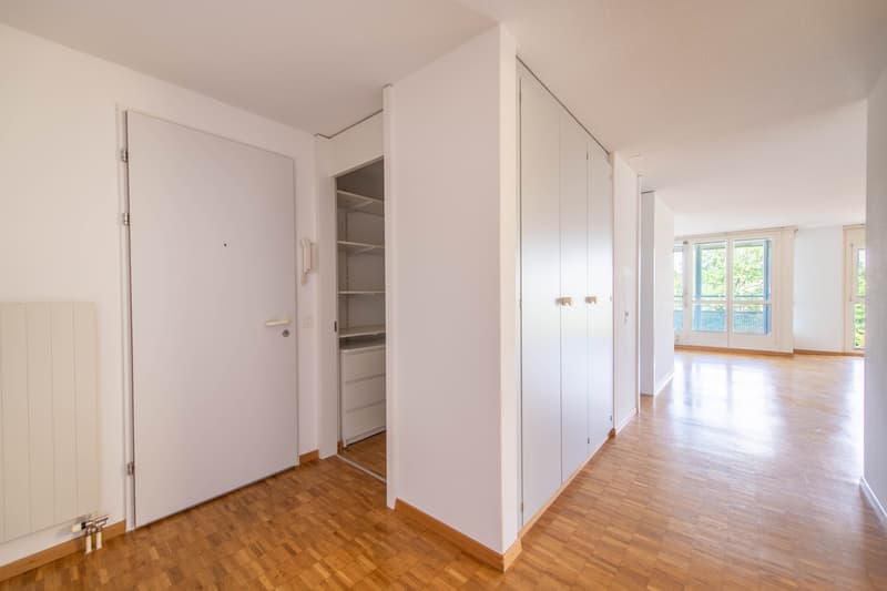 Grosszügig, im Grünen und mit eigener Waschküche & grossem Balkon! (7)