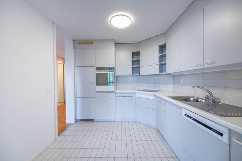 Grosszügig, im Grünen und mit eigener Waschküche & grossem Balkon! (4)