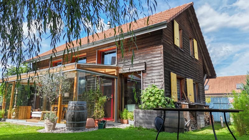 Nachhaltig wohnen - Minergie-Haus mit Wintergarten und Garten (10)