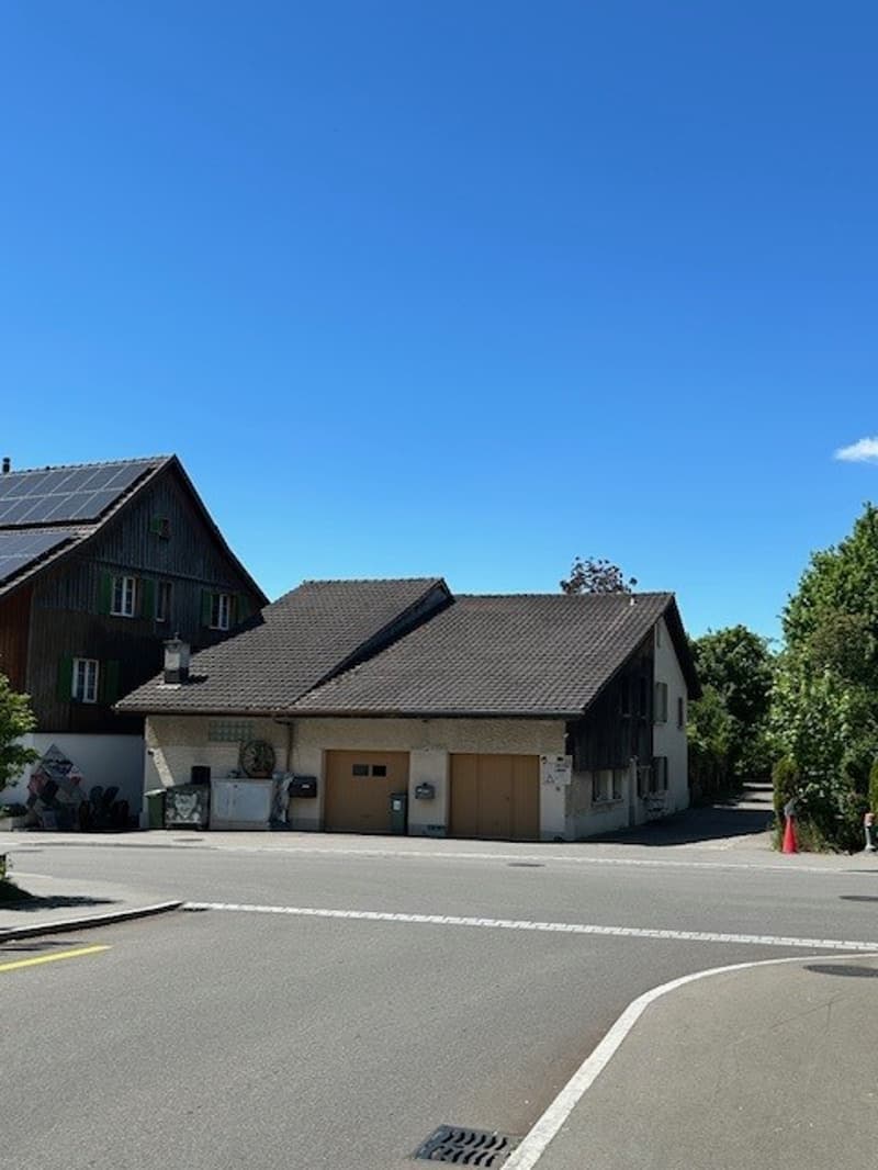 Familienfreundliche Wohnliegenschaft mit 2 Hausteilen in Fehraltorf (2)
