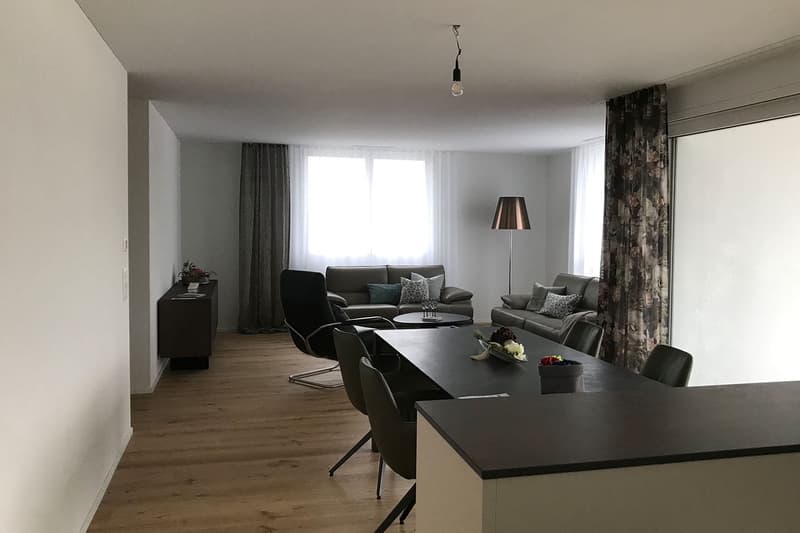 Moderne 4.5-Zi.-Wohnung mit grossem Balkon in Ennetbürgen mieten (3)