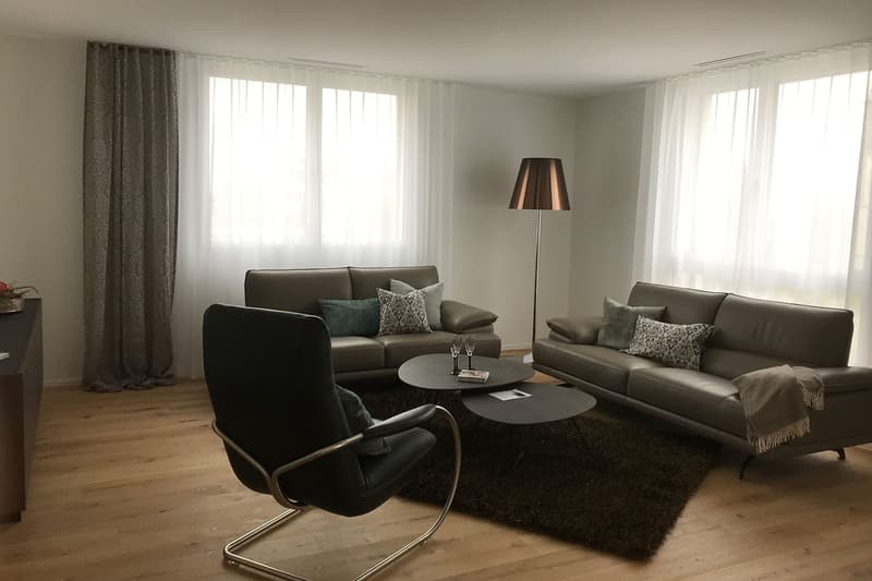 Moderne 4.5-Zi.-Wohnung mit grossem Balkon in Ennetbürgen mieten (2)