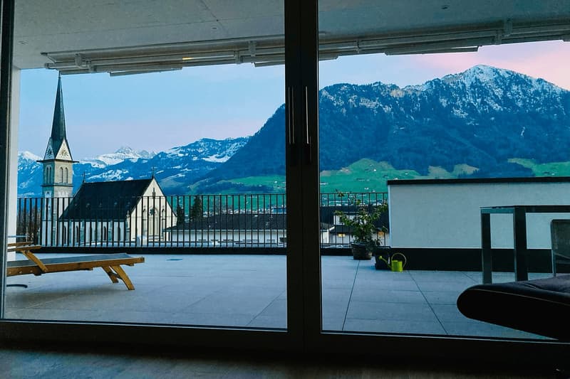 5.5-Zi. Attika mit 112 m² Süd-Terrasse in Ennetbürgen mieten (8)