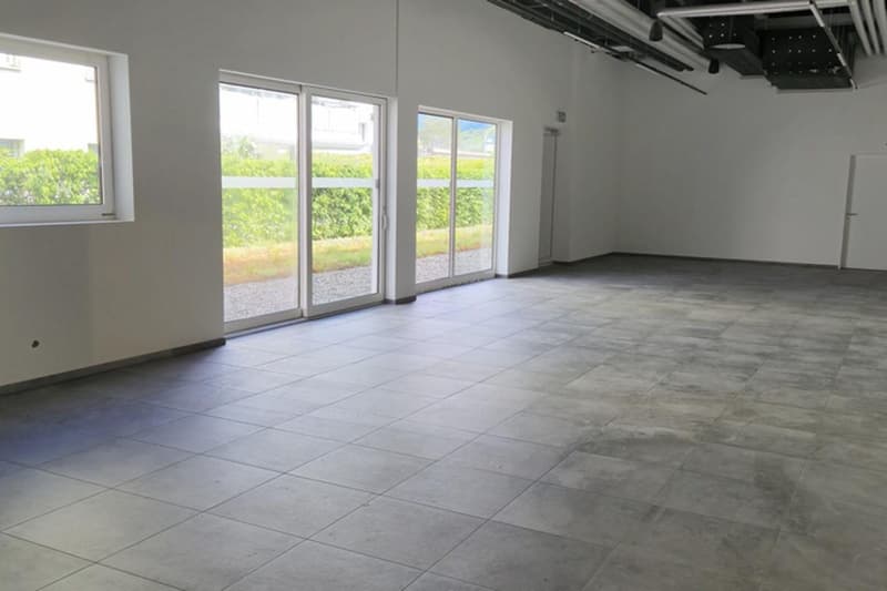 Top Retailflächen 136-185 m² mit Lageroption, Buochs (8)
