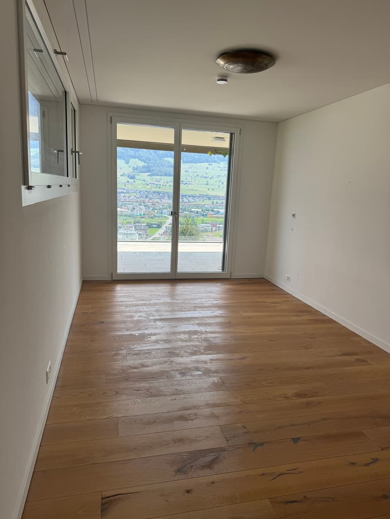 Grosszügige 4½-Zimmer-Wohnung mit Seesicht und sonnigem Balkon in Ennetbürgen mieten (10)