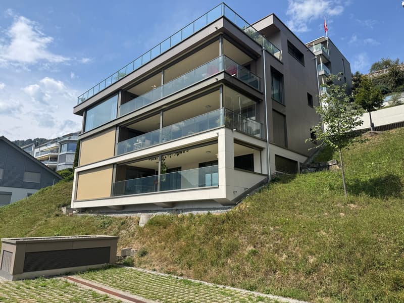 Grosszügige 4½-Zimmer-Wohnung mit Seesicht und sonnigem Balkon in Ennetbürgen mieten (1)