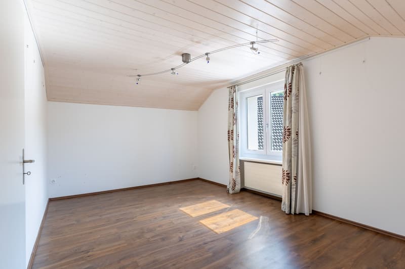 Freistehendes 7-Zimmer Einfamilien- oder Generationenhaus (9)
