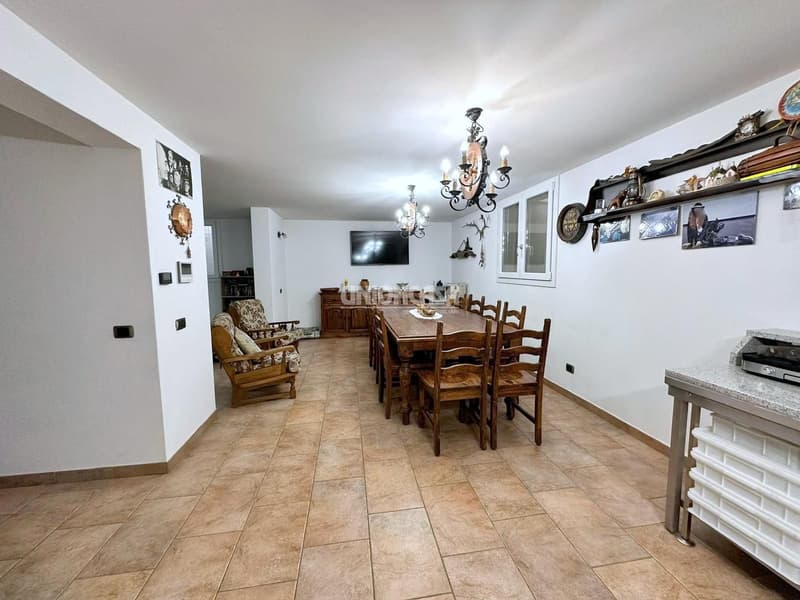 Splendida villa indipendente a Rodero – 4.5 locali con piscina e giardino (36)