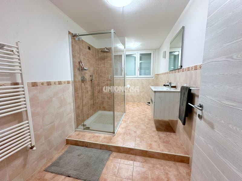 Splendida villa indipendente a Rodero – 4.5 locali con piscina e giardino (43)
