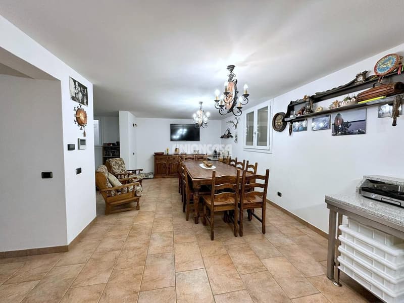 Splendida villa indipendente a Rodero – 4.5 locali con piscina e giardino (39)