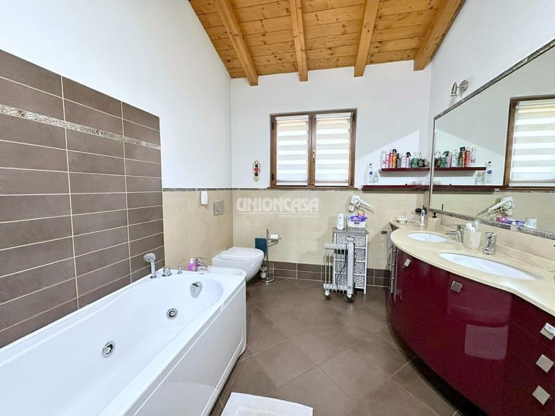 Splendida villa indipendente a Rodero – 4.5 locali con piscina e giardino (31)