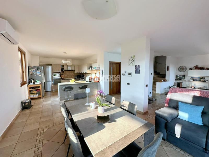 Splendida villa indipendente a Rodero – 4.5 locali con piscina e giardino (16)