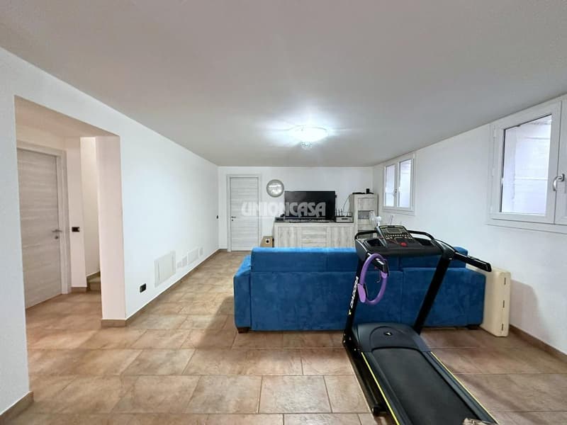 Splendida villa indipendente a Rodero – 4.5 locali con piscina e giardino (42)