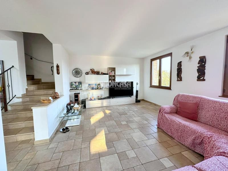 Splendida villa indipendente a Rodero – 4.5 locali con piscina e giardino (14)
