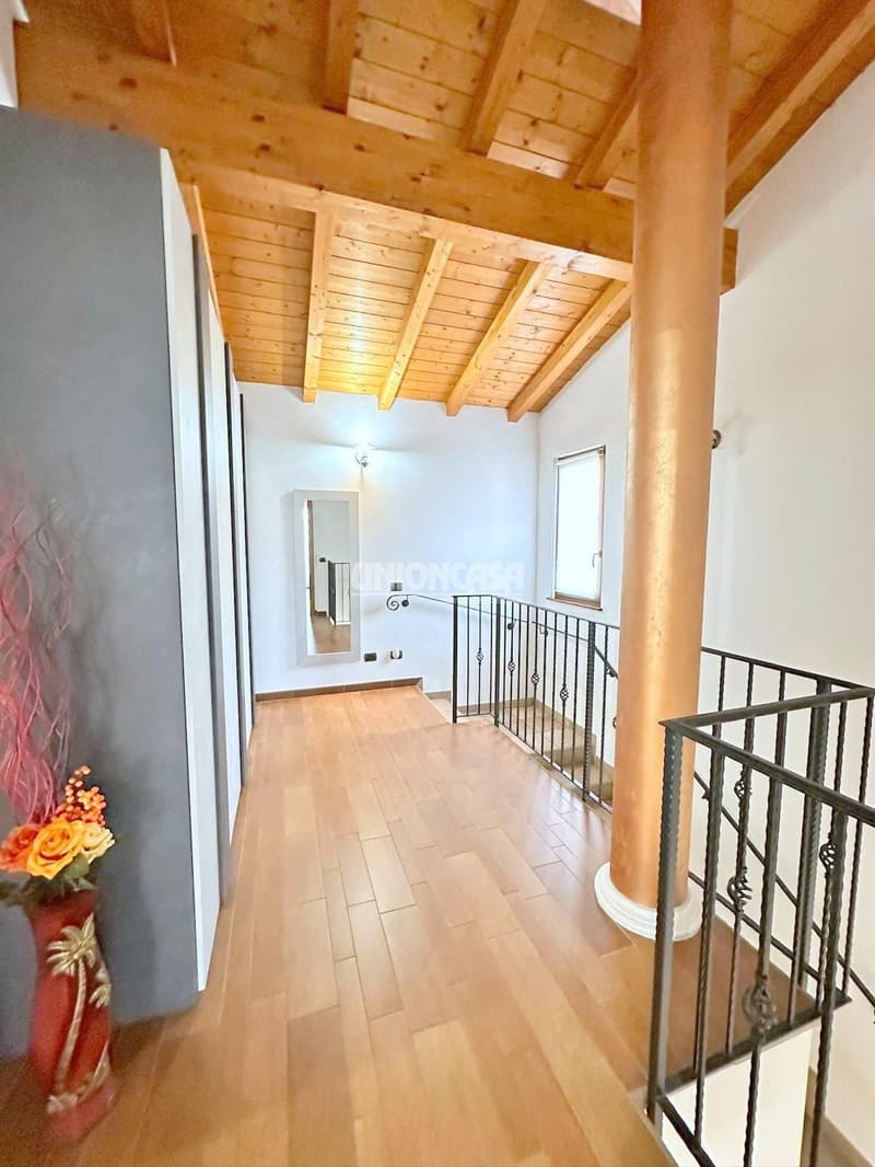 Splendida villa indipendente a Rodero – 4.5 locali con piscina e giardino (22)