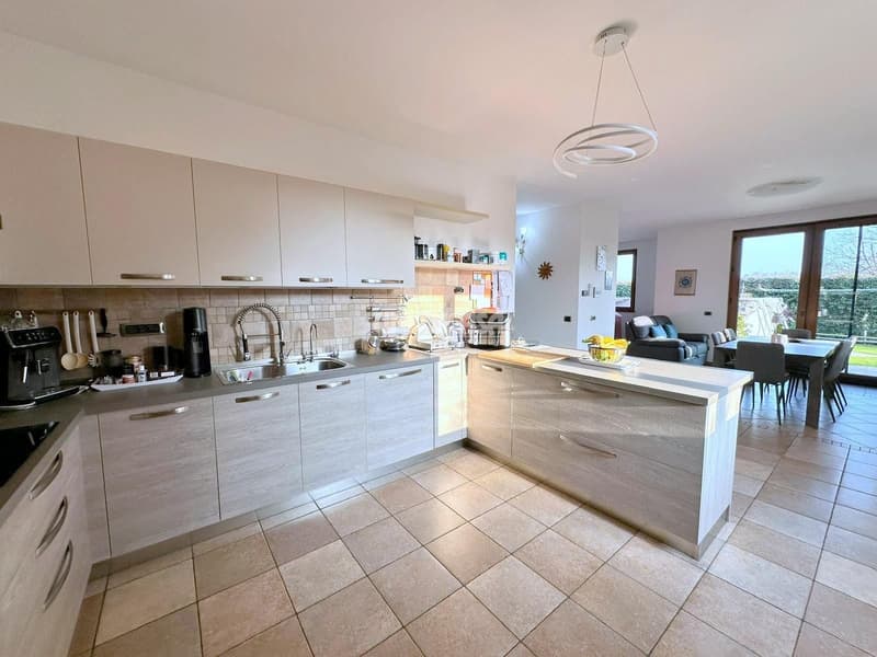 Splendida villa indipendente a Rodero – 4.5 locali con piscina e giardino (19)