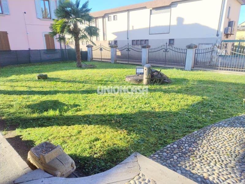 Elegante Villa Indipendente a Solbiate – 5.5 Locali con Giardino e Garage (6)