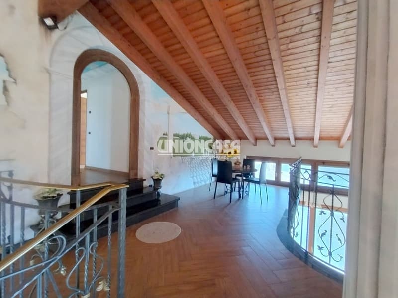 Elegante Villa Indipendente a Solbiate – 5.5 Locali con Giardino e Garage (23)