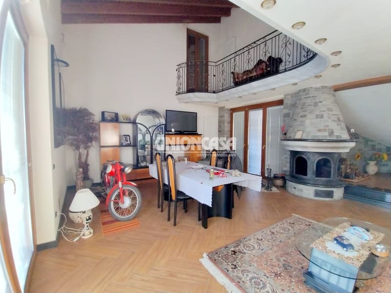 Elegante Villa Indipendente a Solbiate – 5.5 Locali con Giardino e Garage (17)