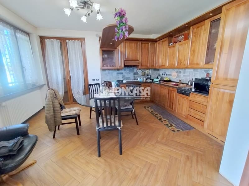 Elegante Villa Indipendente a Solbiate – 5.5 Locali con Giardino e Garage (9)