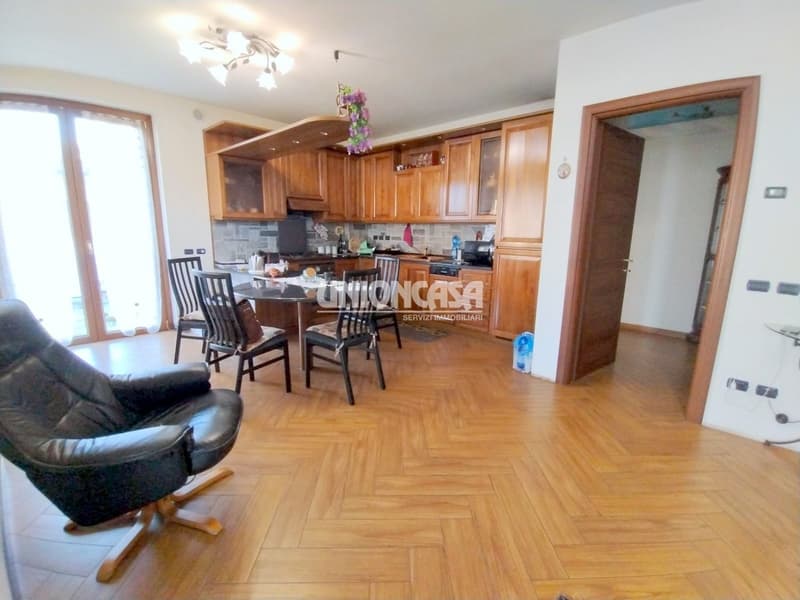 Elegante Villa Indipendente a Solbiate – 5.5 Locali con Giardino e Garage (8)