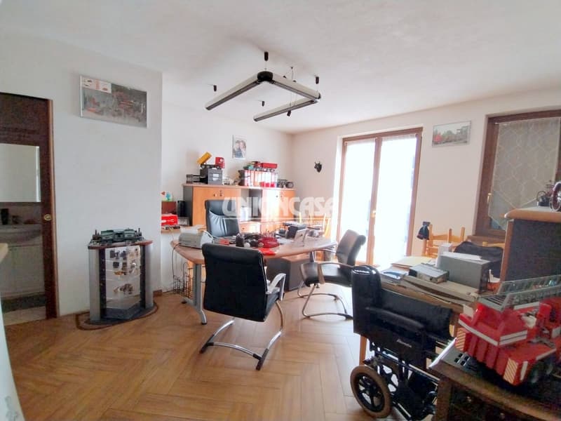 Elegante Villa Indipendente a Solbiate – 5.5 Locali con Giardino e Garage (18)