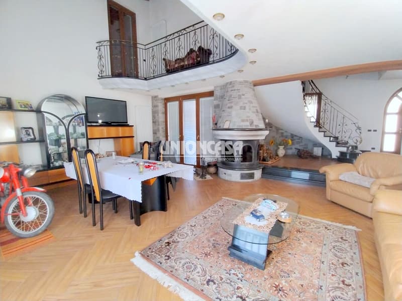 Elegante Villa Indipendente a Solbiate – 5.5 Locali con Giardino e Garage (15)