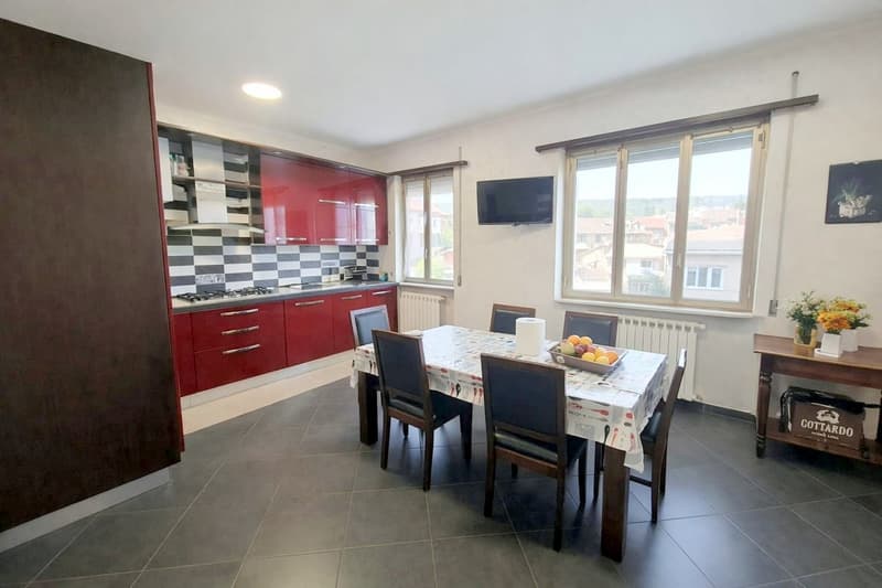 Luminoso Appartamento di 4 Locali con Balcone e Garage a Bizzarone (4)
