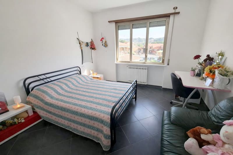 Luminoso Appartamento di 4 Locali con Balcone e Garage a Bizzarone (6)