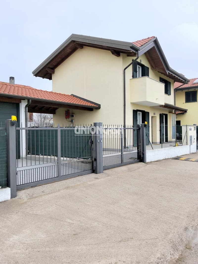 Casa indipendente moderna a Figliaro – 4.5 locali con garage e balcone (4)