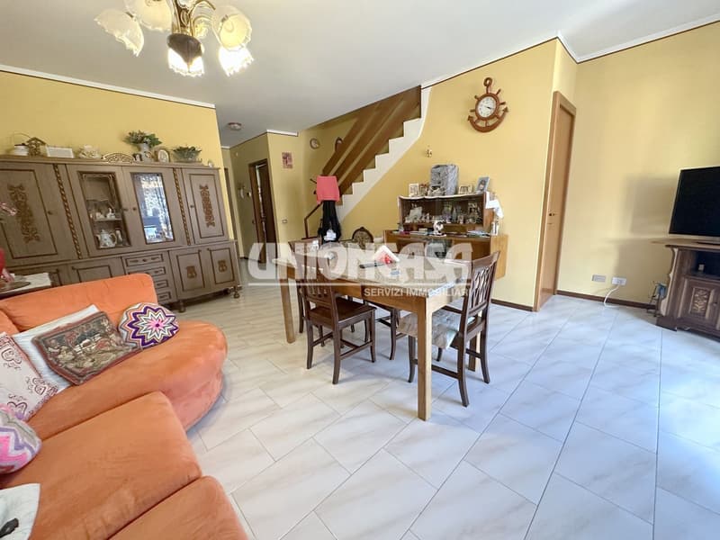 Villetta a schiera in vendita a Bizzarone – 3.5 locali con garage e balcone (10)