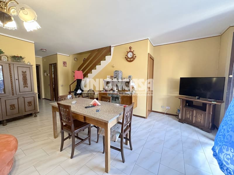 Villetta a schiera in vendita a Bizzarone – 3.5 locali con garage e balcone (9)