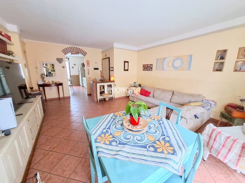 Appartamento di 3.5 locali con balcone e garage a Malnate (7)