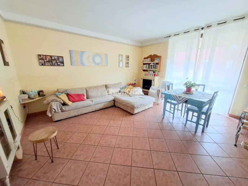 Appartamento di 3.5 locali con balcone e garage a Malnate (11)