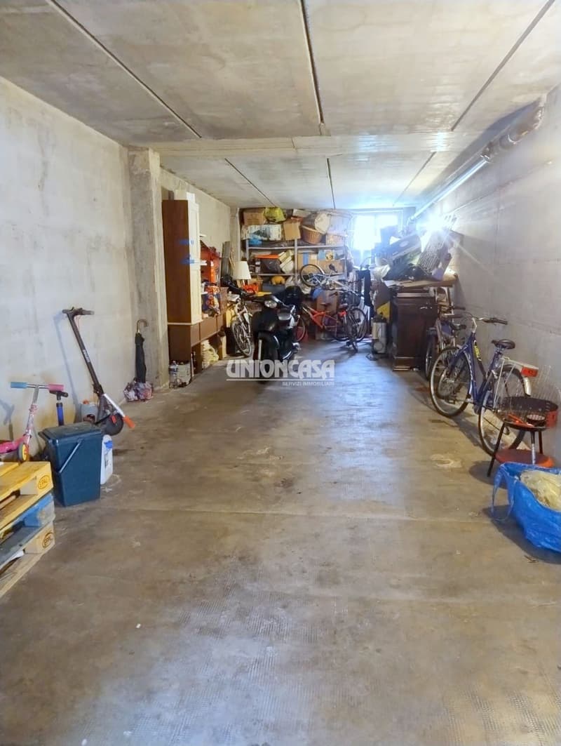 Appartamento di 3.5 locali con balcone e garage a Malnate (31)