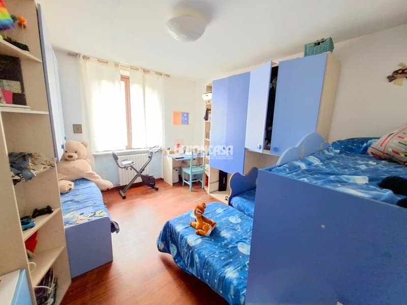 Appartamento di 3.5 locali con balcone e garage a Malnate (30)