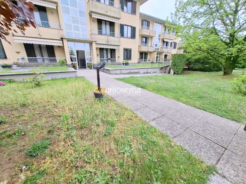 Appartamento di 3.5 locali con balcone e garage a Malnate (4)