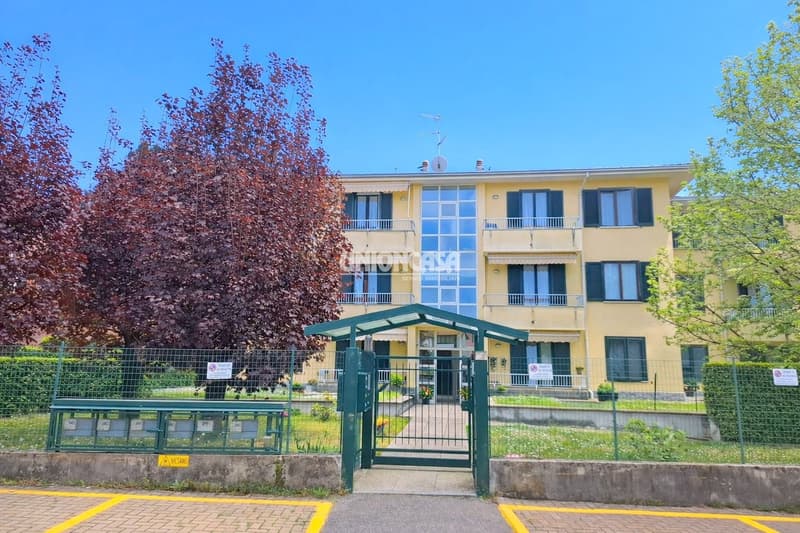 Appartamento di 3.5 locali con balcone e garage a Malnate (1)