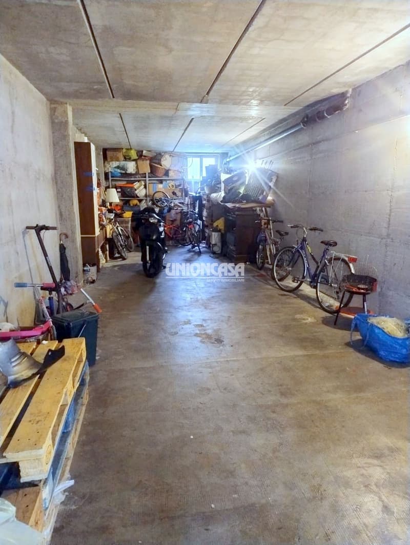 Appartamento di 3.5 locali con balcone e garage a Malnate (32)