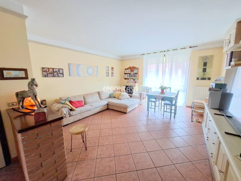 Appartamento di 3.5 locali con balcone e garage a Malnate (6)