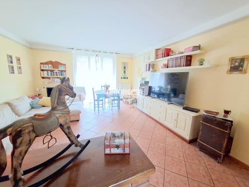 Appartamento di 3.5 locali con balcone e garage a Malnate (12)