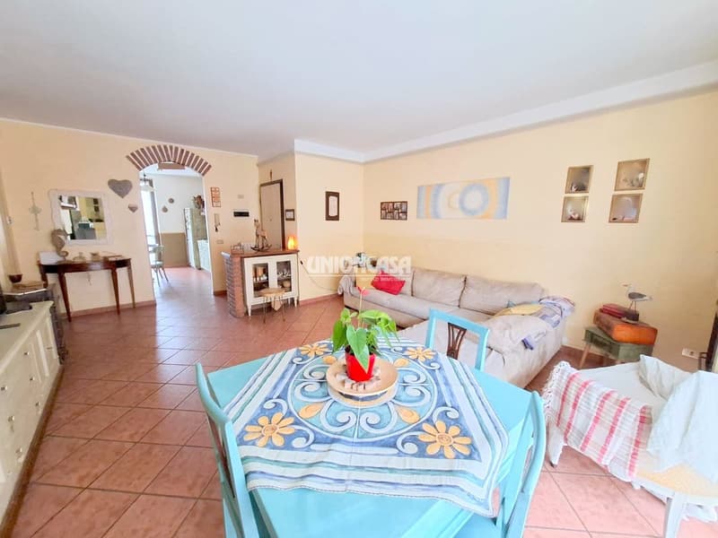 Appartamento di 3.5 locali con balcone e garage a Malnate (8)