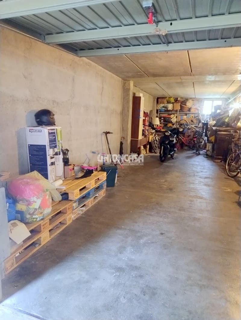 Appartamento di 3.5 locali con balcone e garage a Malnate (33)