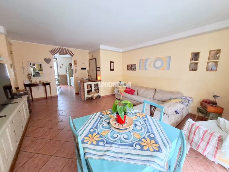 Appartamento di 3.5 locali con balcone e garage a Malnate (9)
