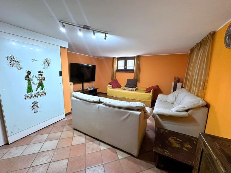 Incantevole villa singola a Vedano Olona (23)