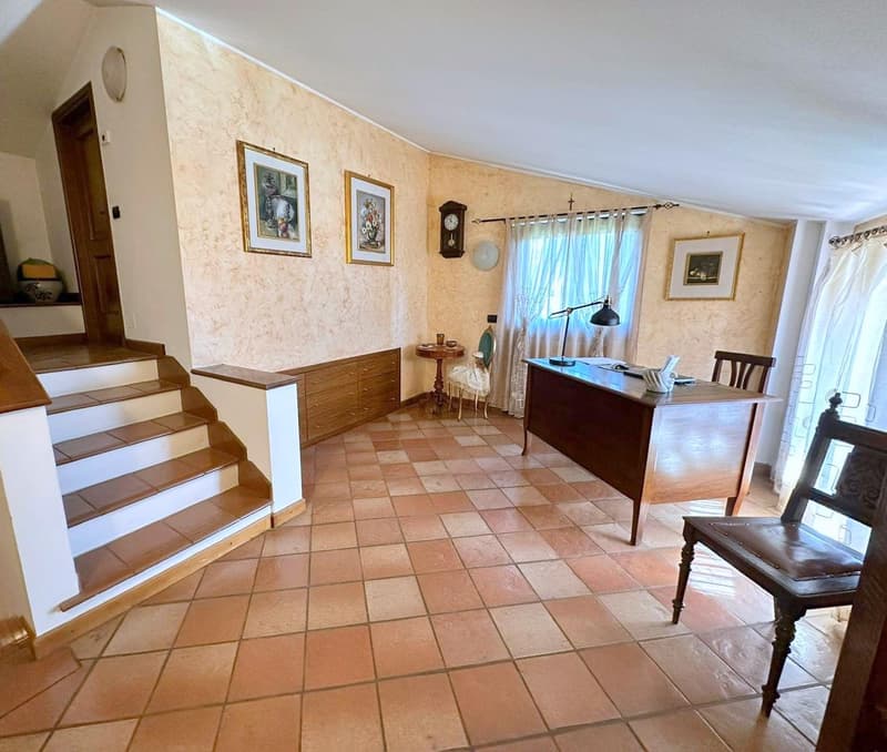 Incantevole villa singola a Vedano Olona (19)